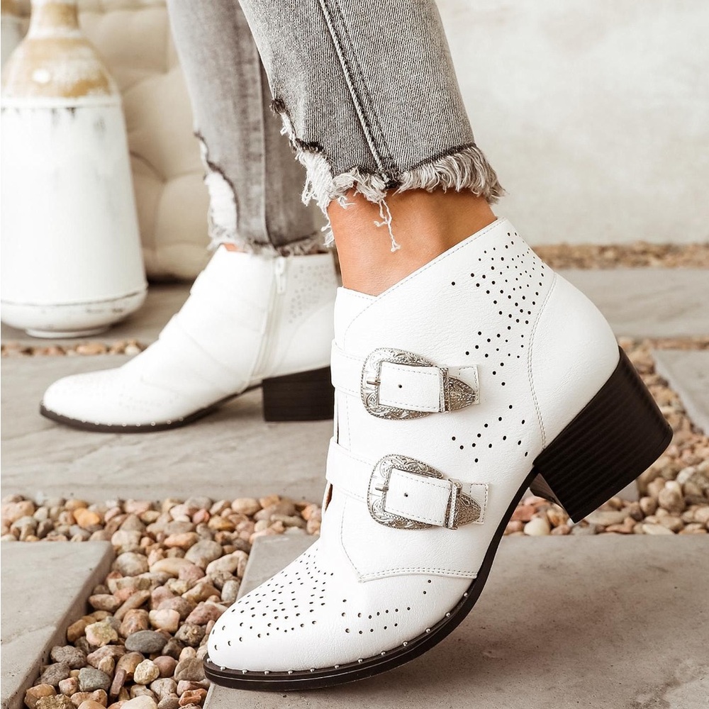 Buckle, Quipid wasco heeled, ankle boot, white, womens size 8.5
